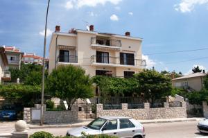 Apartments with a parking space Novi Vinodolski - 5593 