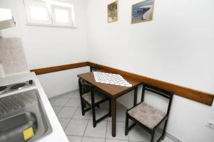 Apartments with parking spaces Novi Vinodolski - 5593