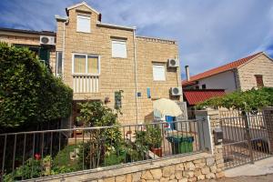 Apartments with WiFi Supetar, Brac - 5665