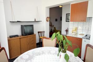 Apartments with parking space Novi Vinodolski - 5600