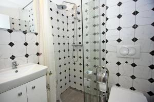 Apartments with WiFi Supetar, Brac - 5665