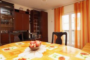 Apartments with parking space Supetar, Brac - 5612