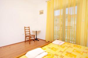 Apartments with parking space Supetar, Brac - 5612