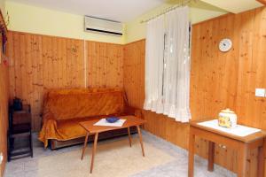 One-Bedroom Apartment with Terrace room in Apartment Postira 5659a