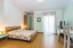 Family friendly apartments with a swimming pool Sveti Anton, Krk - 5291