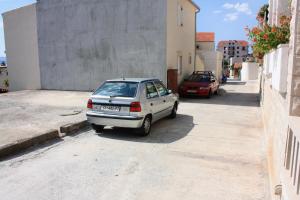 Apartments with a parking space Bol, Brac - 5641