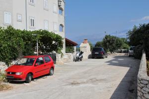 Apartments with a parking space Supetar Brac  5627