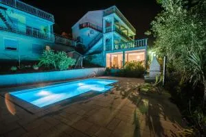 Apartments with a swimming pool Dramalj, Crikvenica - 5551 - Dramalj