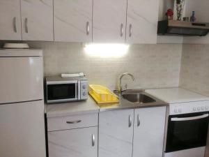 Apartments with parking space Kornic, Krk - 5306