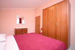 Apartments by the sea Vinisce, Trogir - 5229