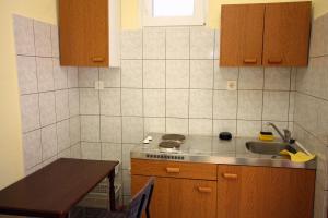 Apartments by the sea Stomorska, Solta - 5239