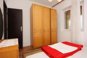 Apartments with a parking space Punat, Krk - 5350