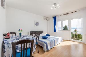 One-Bedroom Apartment with Balcony and Sea View room in Apartments by the sea Klenovica Novi Vinodolski - 5575