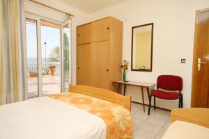 Apartments by the sea Duce, Omis - 5275