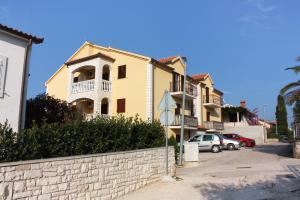 Apartments with a parking space Supetar, Brac - 5663