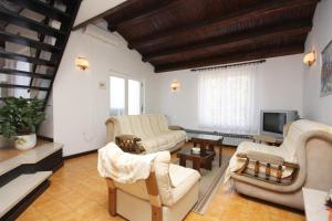 Apartments by the sea Vantacici, Krk - 5292