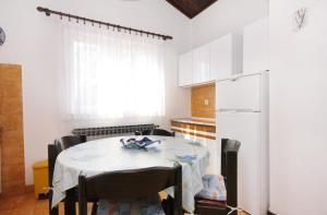 Apartments by the sea Vantacici, Krk - 5292