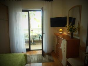 Apartments with parking space Sveti Anton, Krk - 5288