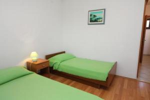 Apartments with a parking space Punat, Krk - 5373