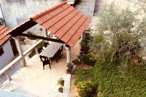 Apartments with parking space Sutivan, Brac - 5654