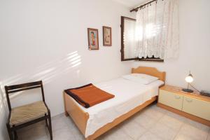 Apartments with parking space Supetar, Brac - 5385