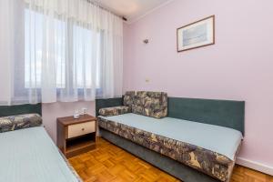 Apartments with a parking space Vantacici, Krk - 5313