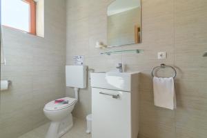 Apartments by the sea Nin, Zadar - 5666