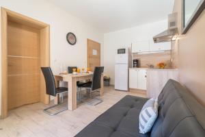 Apartments by the sea Nin, Zadar - 5666