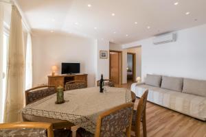Three-Bedroom Apartment with Terrace and Sea View room in Apartment Dramalj 5592b