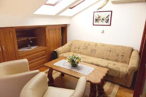 Apartments with a parking space Malinska (Krk) - 5353