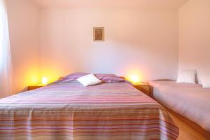 Apartments and rooms with WiFi Njivice, Krk - 5362