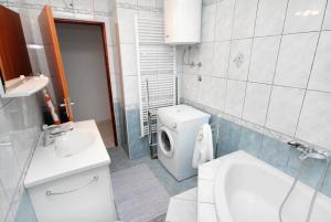 Apartments with swimming pool Novi Vinodolski - 5479