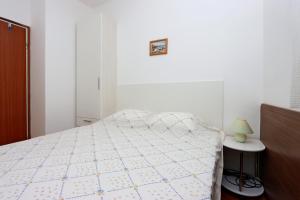 Apartments with parking space Punat, Krk - 5410