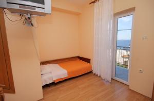 Apartments and rooms with WiFi Senj - 5560