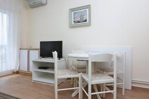 Apartments with parking space Punat, Krk - 5410