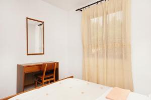 Apartments with a parking space Baska, Krk - 5411