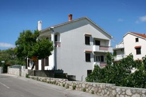 Apartments with a parking space Krk - 5364 