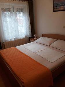 Apartments with parking space Krk - 5364