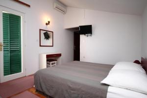 Apartments by the sea Igrane, Makarska - 5266