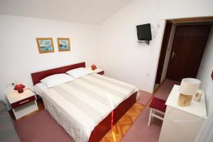 Apartments by the sea Igrane, Makarska - 5266