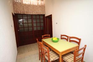 Apartments by the sea Igrane, Makarska - 5266