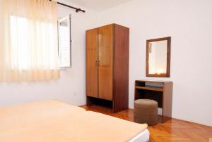 Apartments with parking space Novi Vinodolski - 5587