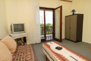 Apartments with parking space Novi Vinodolski - 5582