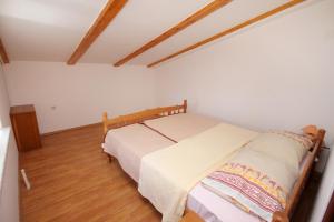 Apartments and rooms with WiFi Senj - 5560