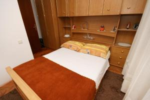 Apartments with parking space Crikvenica - 5595