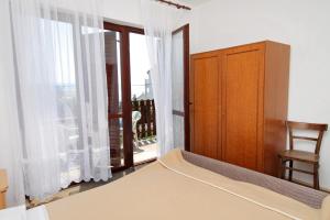 Apartments with parking space Novi Vinodolski - 5600