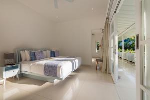 Villa Royal Canggu Secluded 6BR Luxury Walking Distance to Echo Beach