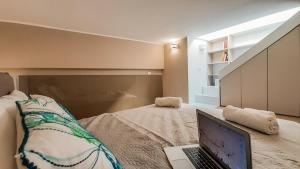 JOIVY Sophisticated 2 BR loft for 4