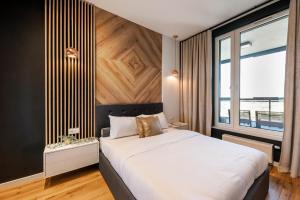 Praga 23rd Floor High-Class Apartment by BookingHost