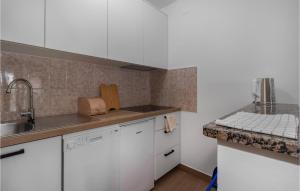 1 Bedroom Lovely Apartment In Jadranovo 